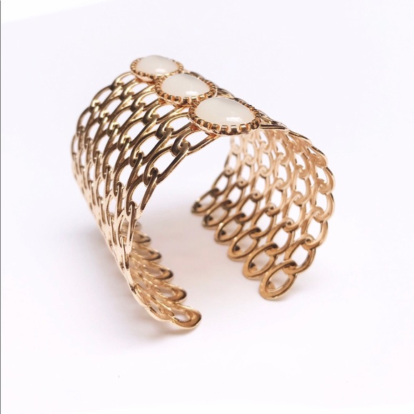 Beautiful gold cuff bracelet - Picture 5 of 7